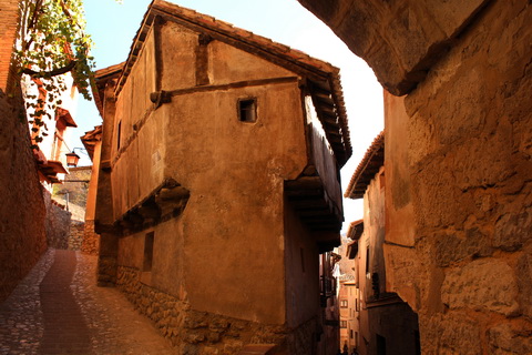 Enge Gassen in der Altstadt von Albarracín 480x320