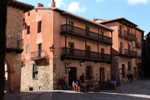 Straßencafe am Plaza Mayor Albarracín 480x320