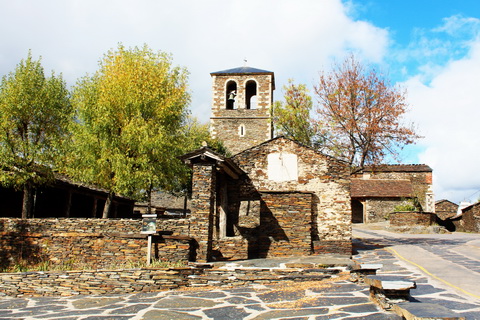 Dorfplatz von Campillo de Ranas die schwarzen Dörfer 480x320